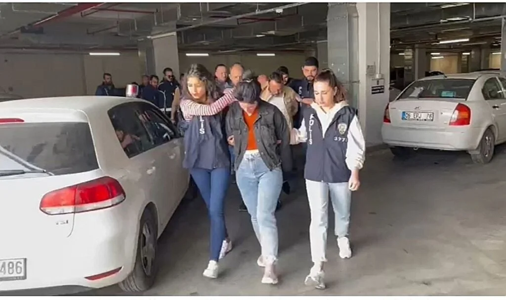 Hapisteki eşinin kaçakçılık faaliyetlerini sürdürürken yakalandı