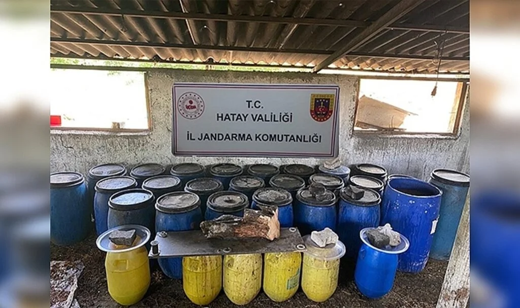 Hatay’da 11 bin 400 litre sahte içki ele geçirildi