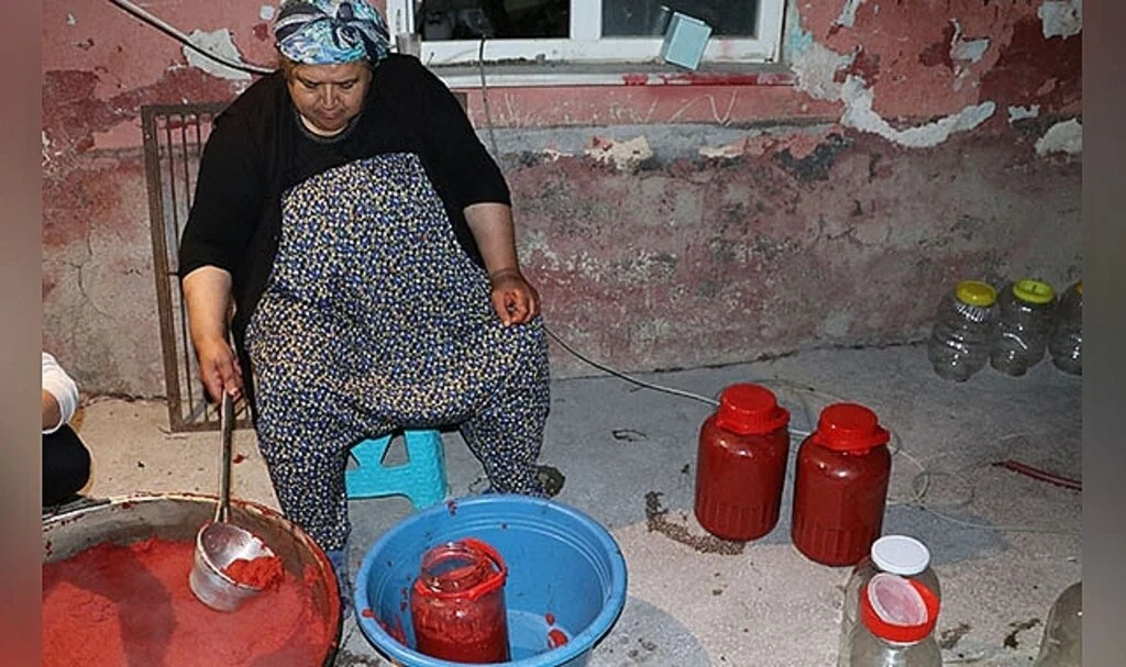 Havzalı kadınların konserve mesaisi 