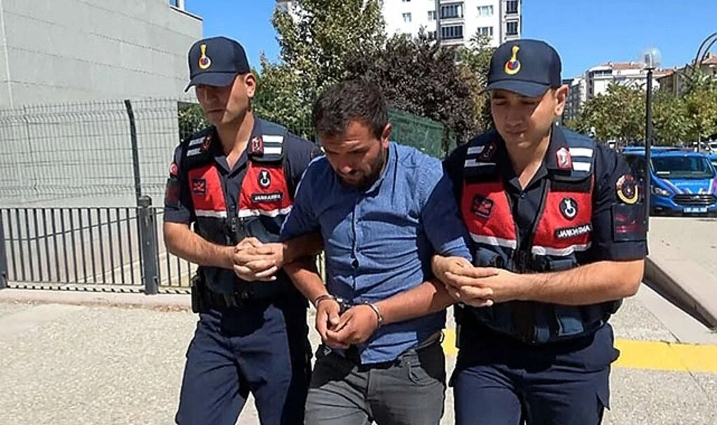 Hem çaldı hem de “Yanımda mıydın” diye tepki gösterdi