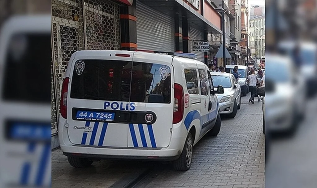 Husumetli gençlerin kavgası kanlı bitti