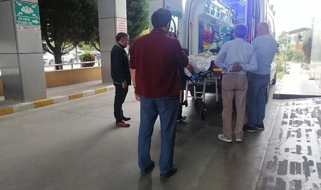 İçindeki mürettebat ile denize indirilen teknenin halatı koptu: 1 yaralı