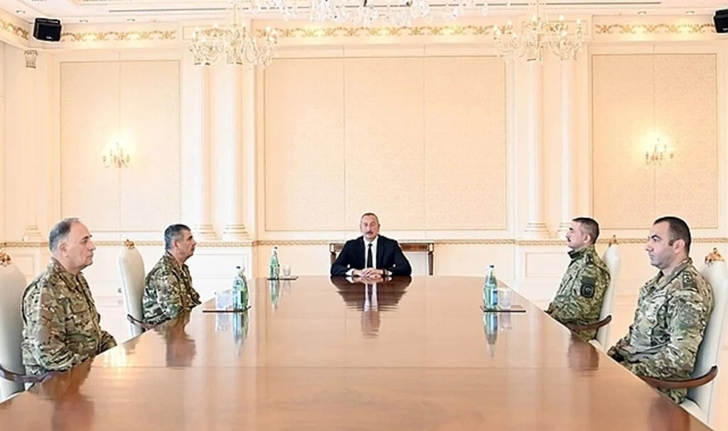 İlham Aliyev, komutanlarla Ermenistan'ın sınırdaki provokasyonlarını görüştü