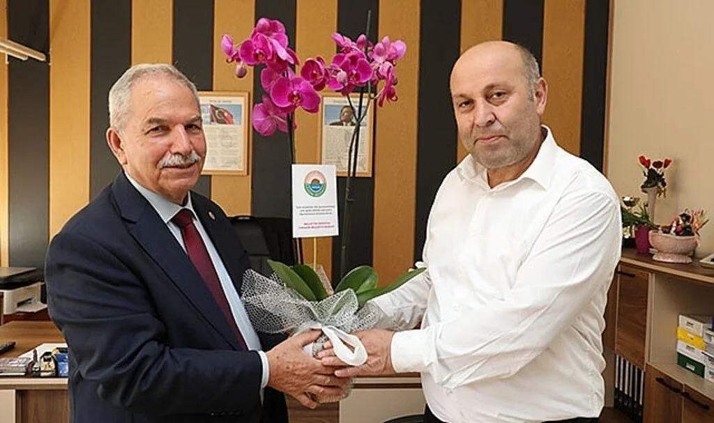 İlkadım Belediye Başkanı Necattin Demirtaş 104 Çiçek İle Eğitim-Öğretim Yılını Kutladı