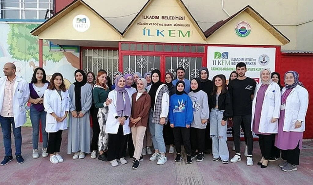 İLKEM’den Öğrencilere Yeni Eğitim Döneminde Tatlı Karşılama