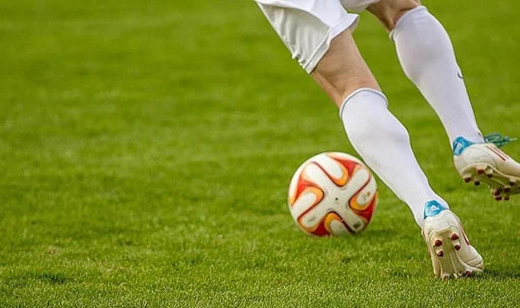 İngiltere Kraliçesi 2. Elizabeth'in ölümü nedeniyle ülkedeki futbol maçları erteledi