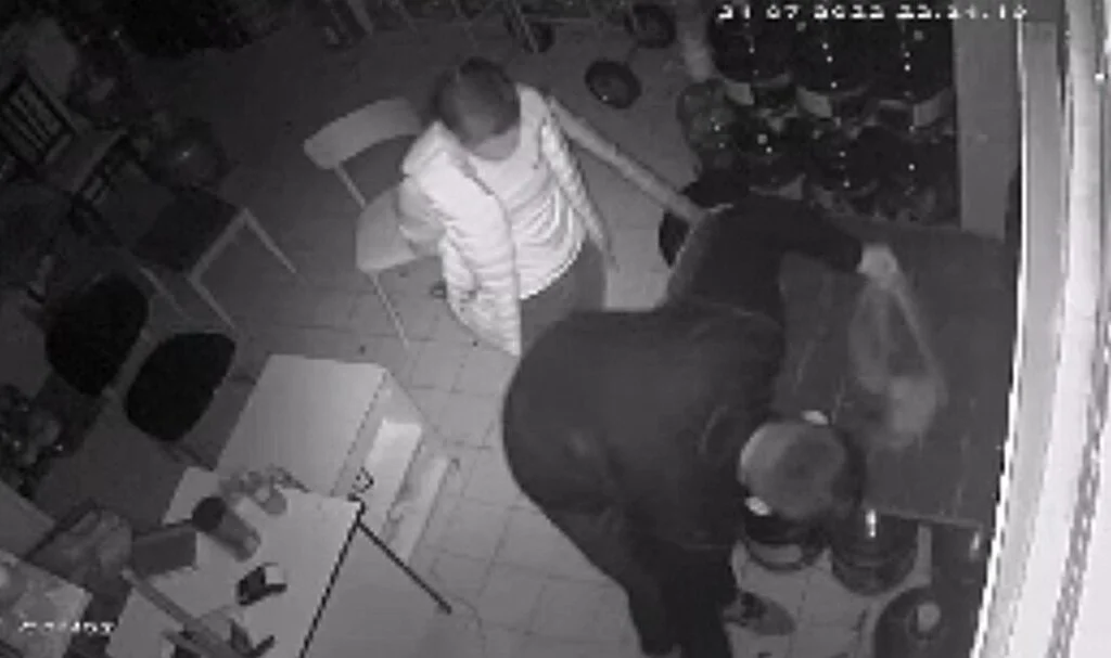 İstanbul’da ilginç hırsızlık kamerada: Piknik tüplerini çaldılar