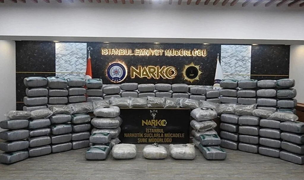 İstanbul’da yarım tonun üzerinde uyuşturucu ele geçirildi