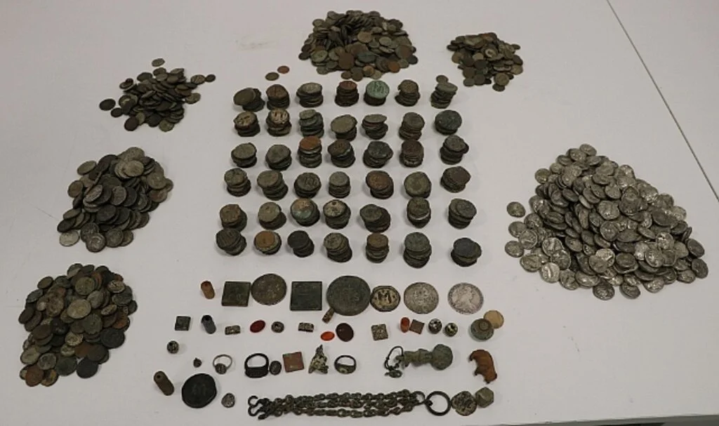 İstanbul Havalimanı’nda tarihi eser operasyonu: 4 bin sikke ile 27 tarihi eser ele geçirildi