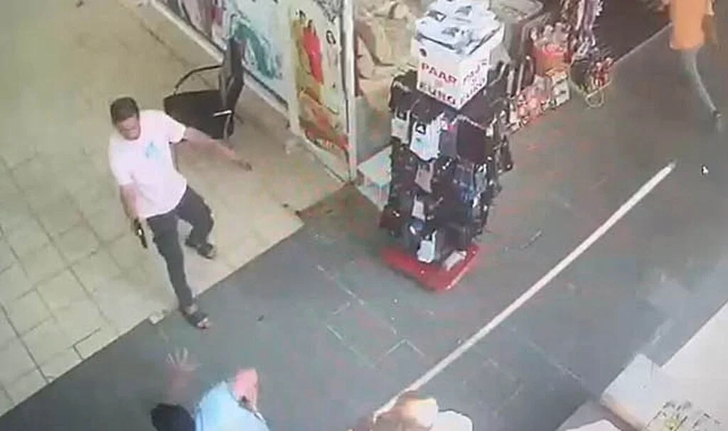 İşyeri anlaşmazlığı kavgasında karşılıklı silahlar konuştu: 2 yaralı