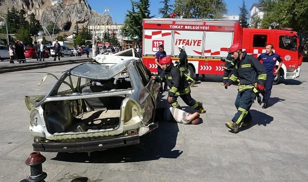 İtfaiyeciler usta oyuncuları aratmadı