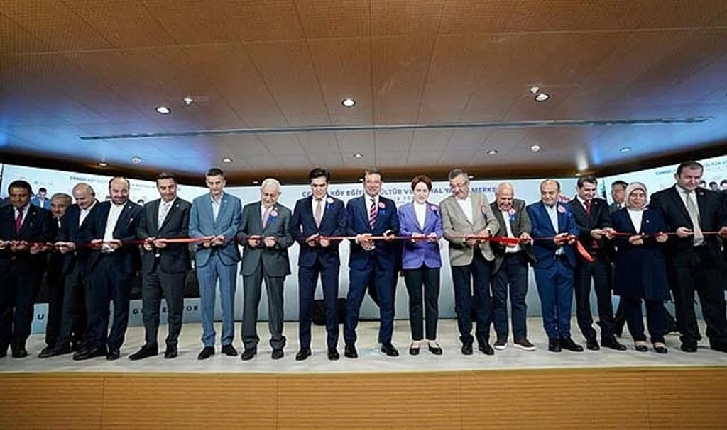 İYİ Parti Genel Başkanı Meral Akşener ve İBB Başkanı Ekrem İmamoğlu Çengelköy Kültür Merkezi'ni  Açtı