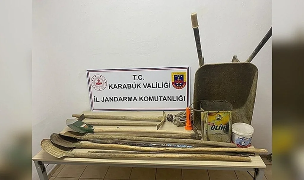 İzinsiz kazı yapan 3 kişi suçüstü yakalandı