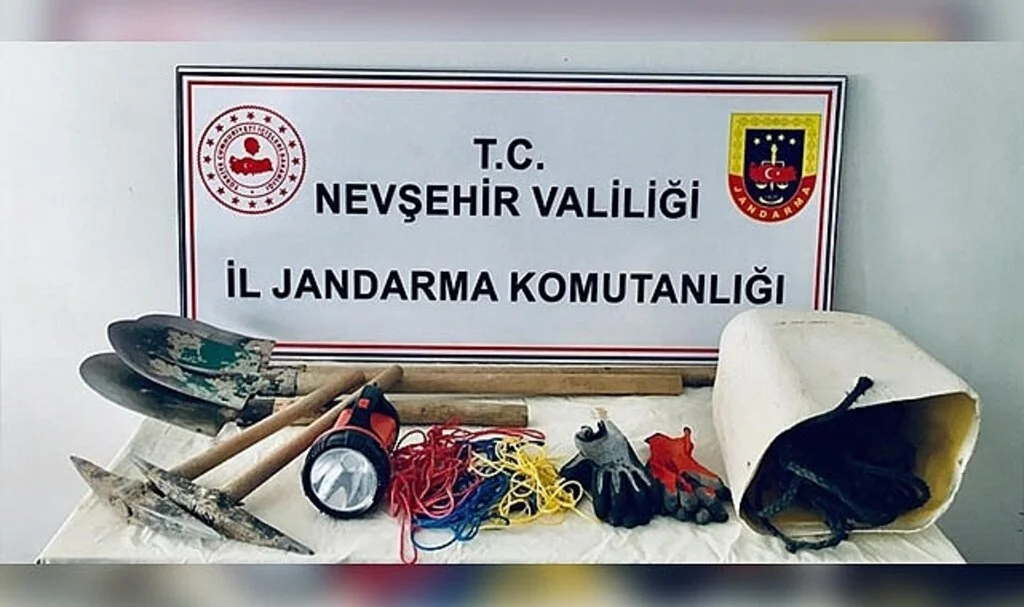 İzinsiz kazı yaparken suçüstü yakalandılar