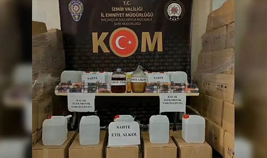 İzmir’de 4 ayrı kaçakçılık operasyonu: Çok miktarda kaçak ürün ele geçirildi