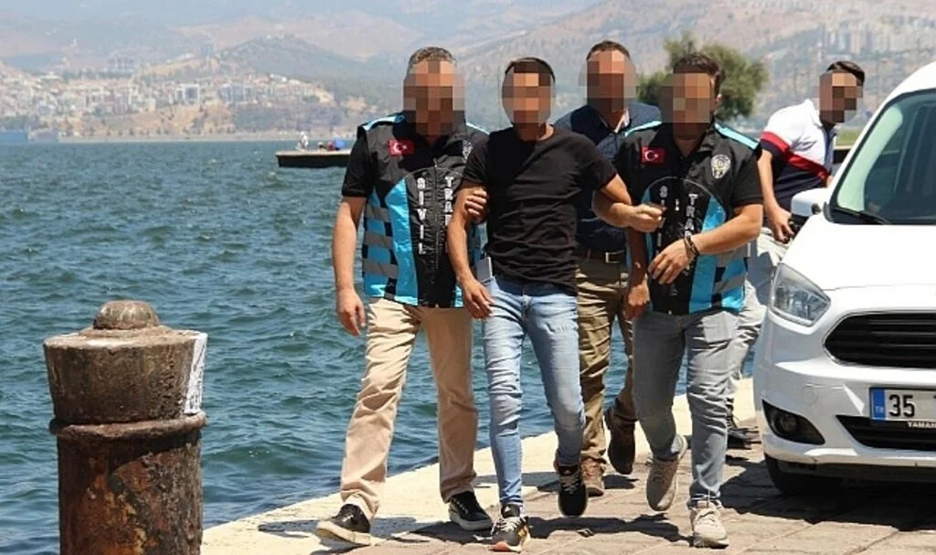 İzmir'de 65 korsan otoparkçı yakalandı