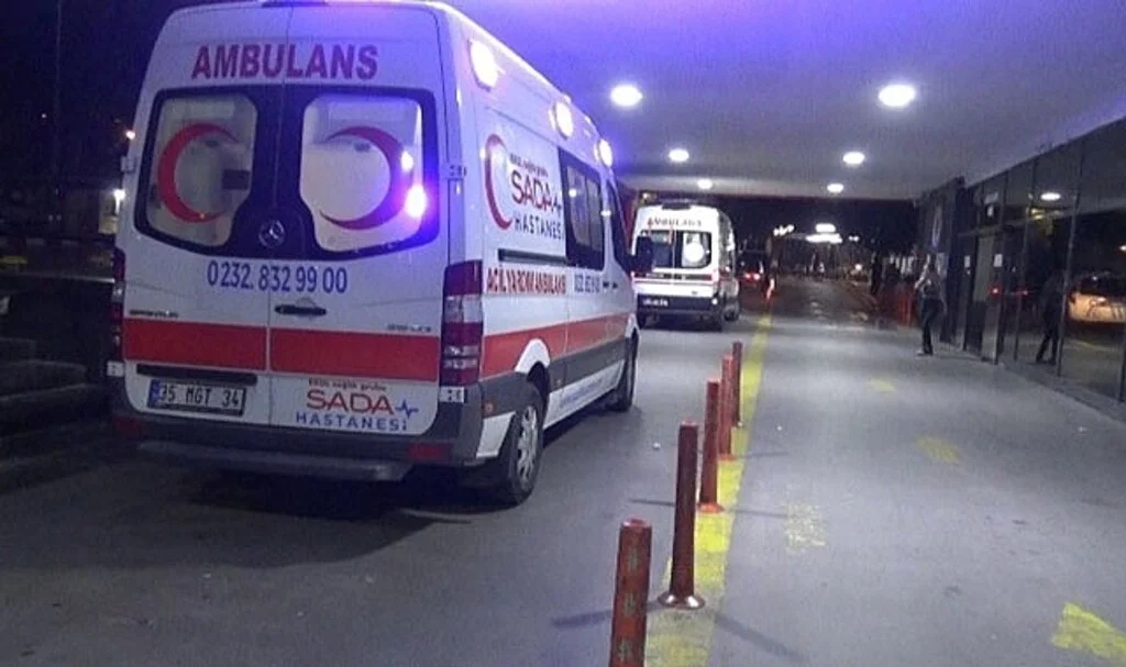 İzmir'de alkollü şahıs ihbara gelen polisi bıçakla yaraladı