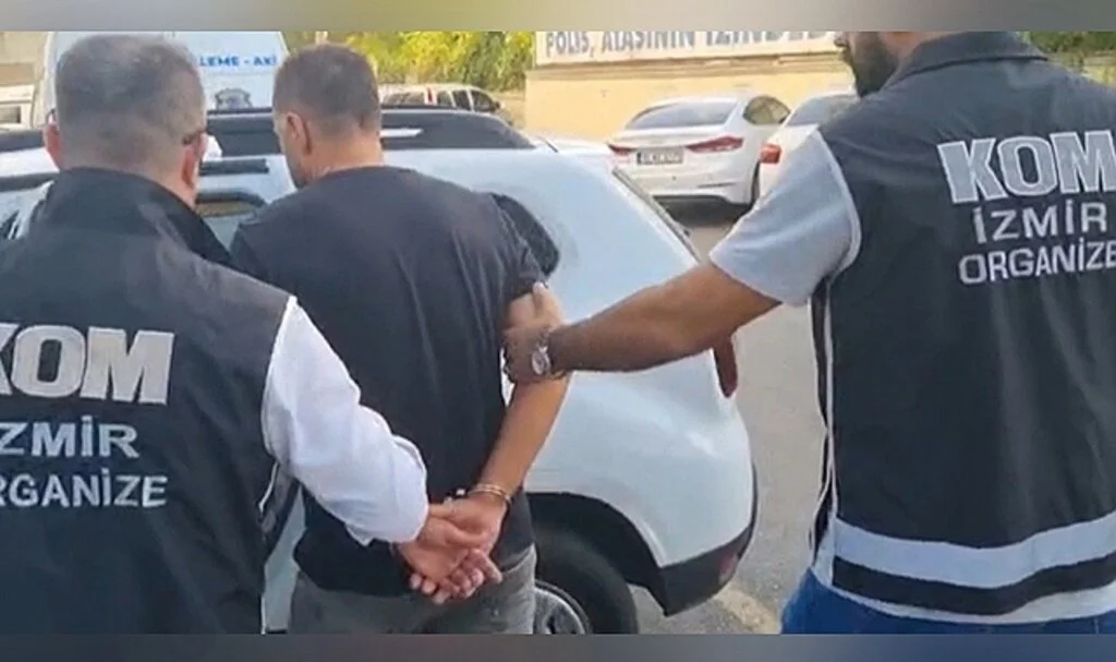 İzmir'de 'Camgöz' ve 'Beldekler' çetelerine operasyon: 18 gözaltı