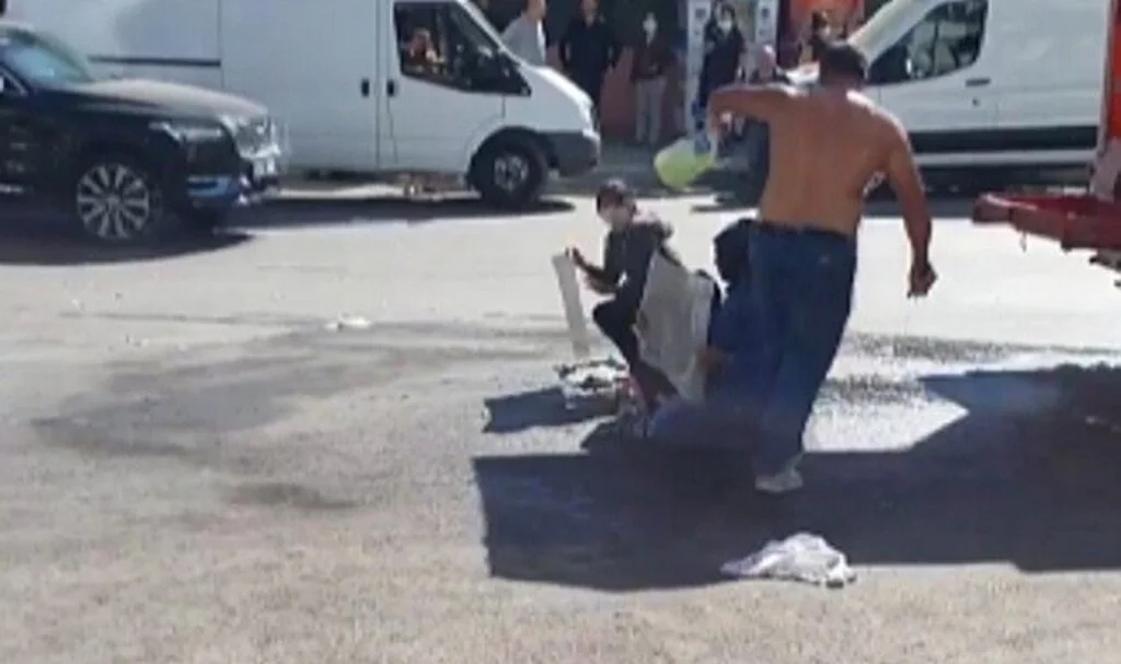 İzmir'de korku dolu anlar, benzin döküp çocuklarını yakmaya kalkıştı