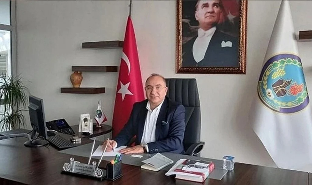 İzmir'de Menemen Belediyesi Başkan Yardımcısı Mehmet Çakmak'a saldırı: 2 gözaltı