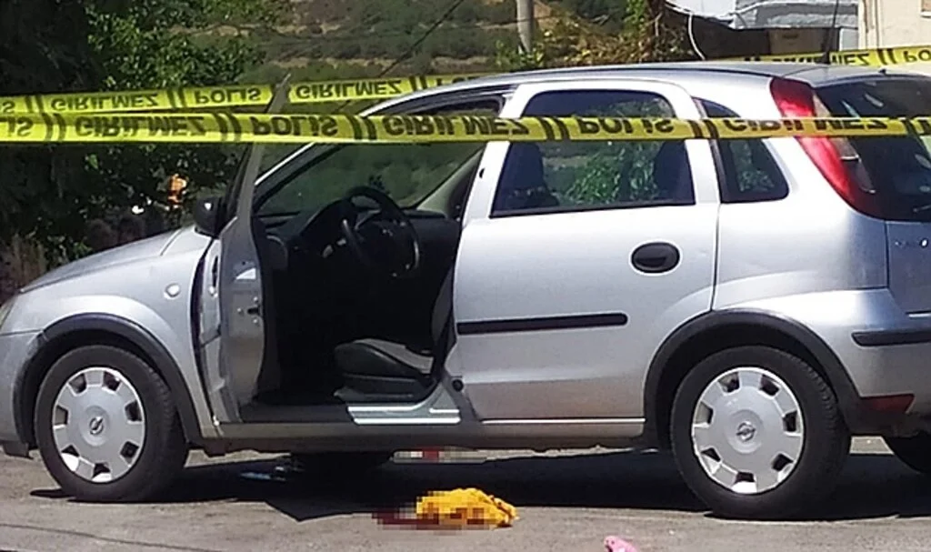 İzmir'de otomobilin altında kalan 3 yaşındaki çocuk hayatını kaybetti
