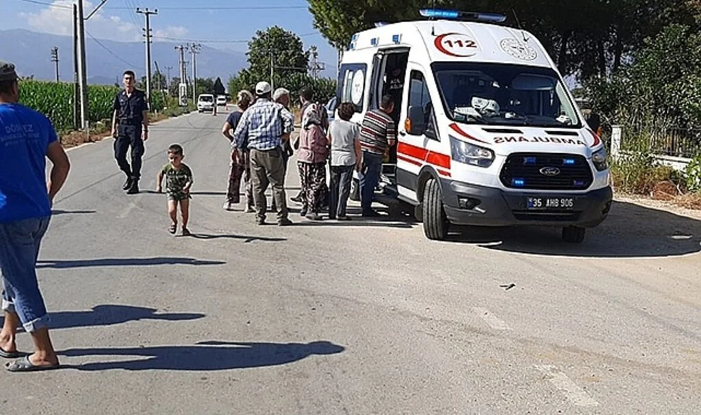 İzmir'de trafik kazasında yaşlı çift yaralandı