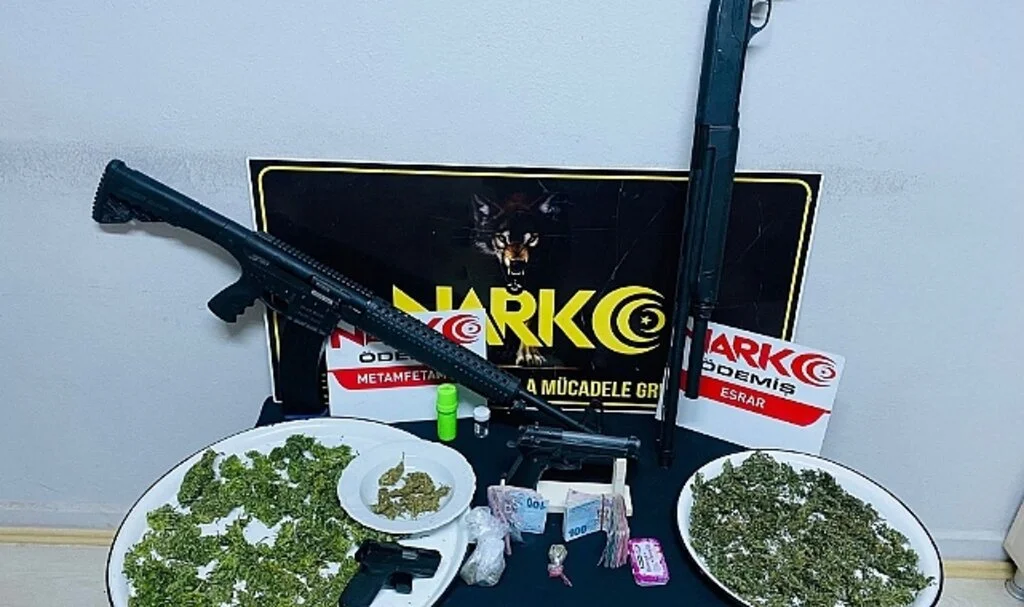 İzmir'de zehir evine baskın: 6 gözaltı