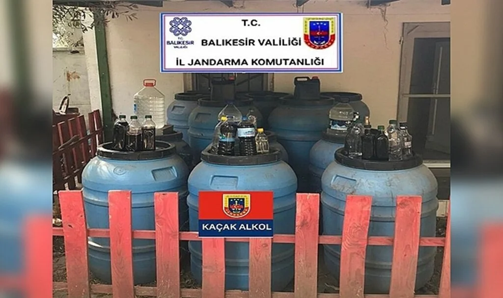 Jandarma 2 bin 258 litre kaçak içkiye el koydu