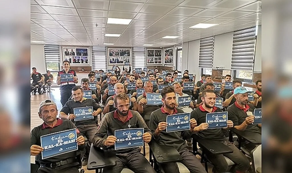Jandarma ekiplerinden fabrikalarda çalışan erkelere ‘kadına şiddetle mücadele’ eğitimi