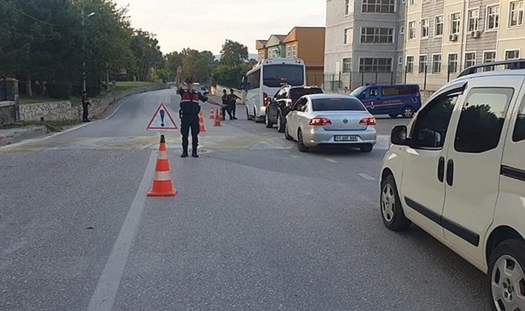 Jandarma okul çevrelerinde denetimler yaptı