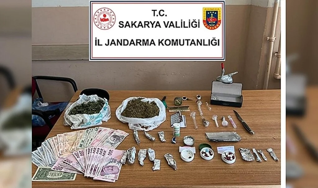 Jandarma uyuşturucuya geçit vermiyor: 2 gözaltı