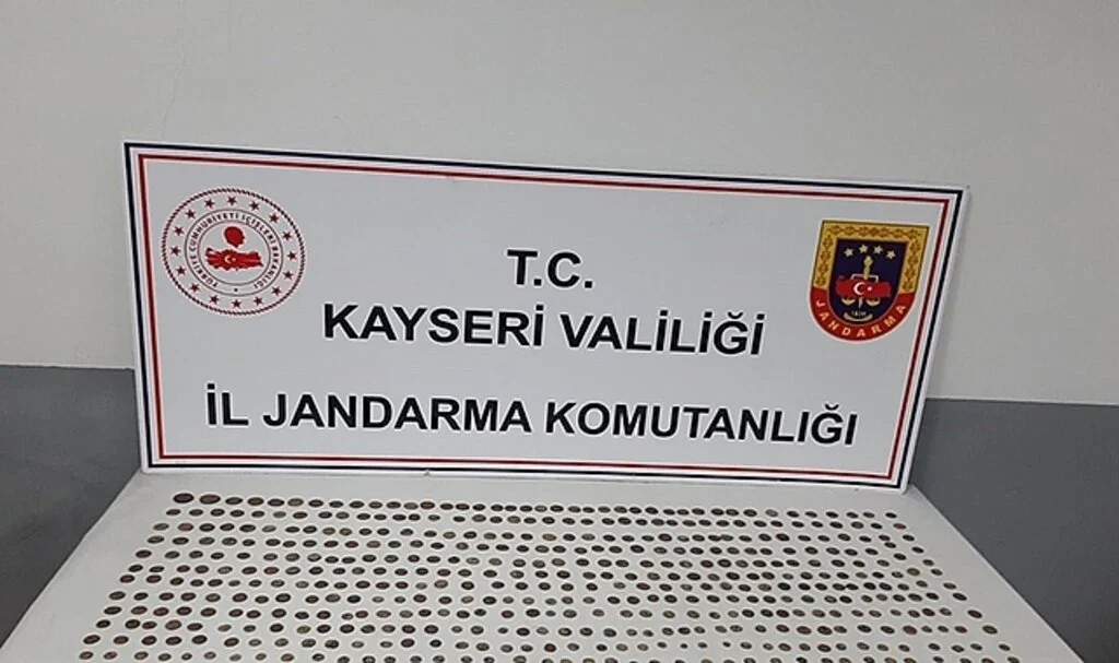Jandarmadan tarihi eser operasyonu; 550 adet sikke ele geçirildi