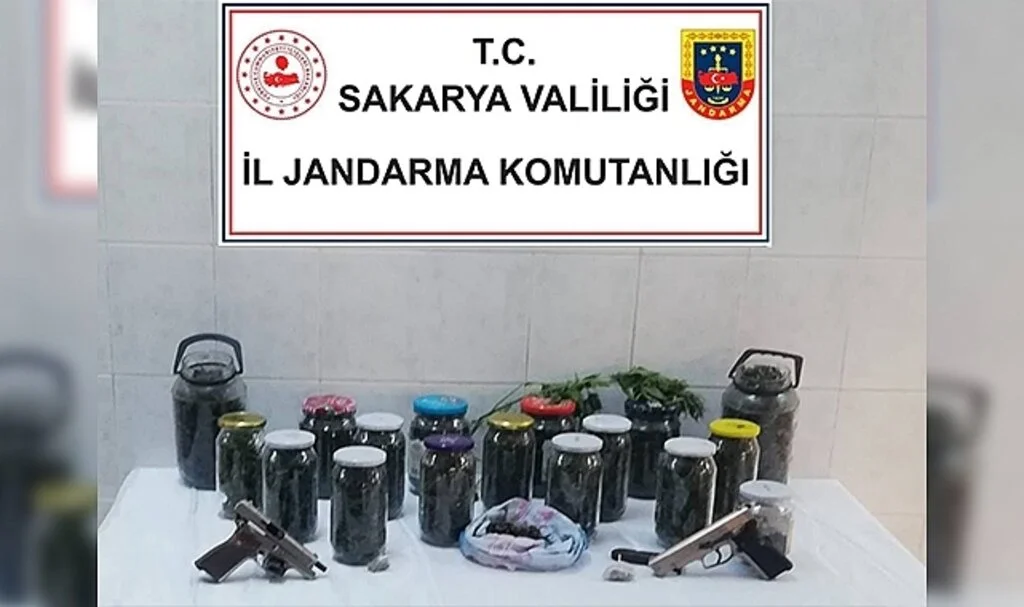 Jandarmadan uyuşturucuya geçit yok: 2 gözaltı