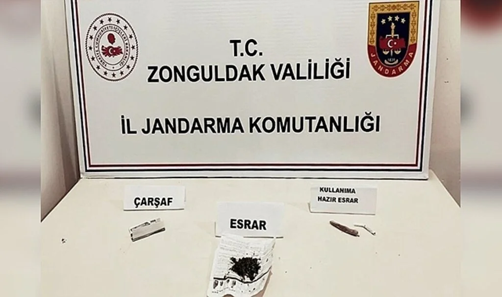 Jandarmanın durdurduğu araçlardan uyuşturucu çıktı