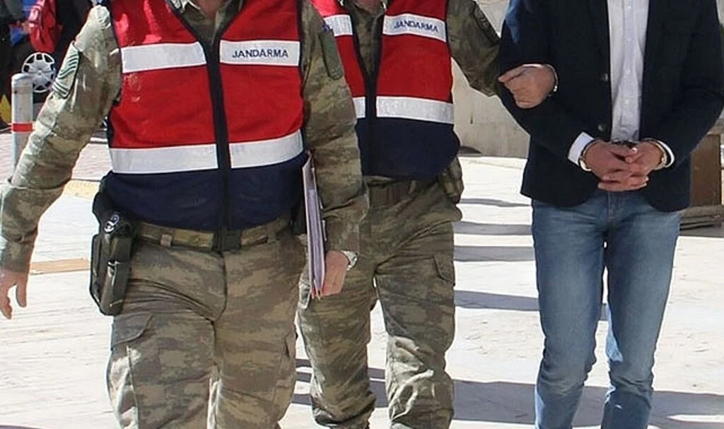 Jandarmanın uyuşturucuyla yakaladığı şahıs tutuklandı