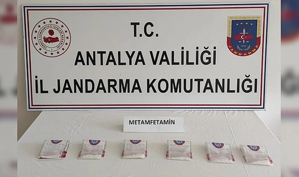 Jandarmanın yakaladığı şahsın üzerinden metamfetamin çıktı