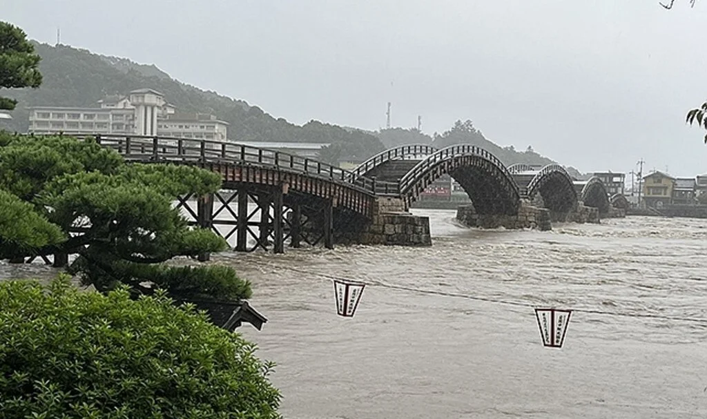Japonya'daki Nanmadol Tayfunu'nda 1 kişi öldü