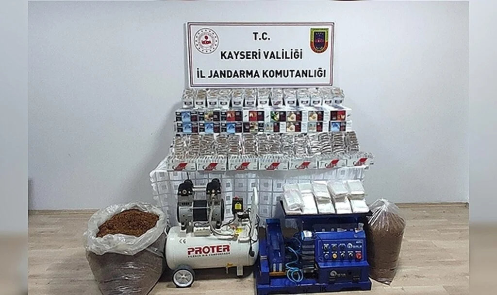 Kaçak sigara imalatçısı, jandarmanın operasyonuyla yakalandı