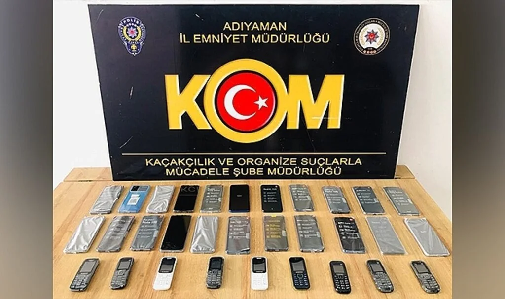 Kaçak telefonlarla yakalanan 3 şahıs gözaltına alındı