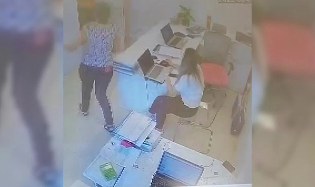 Kadıköy’de, özel okul kaydının iptal bedelini ödemek istemeyen veli, kayıt belgesini alıp kaçtı