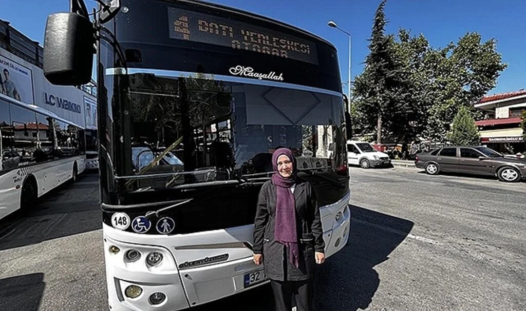 Kadın otobüs şoförü eşiyle vardiyalı çalışıyor