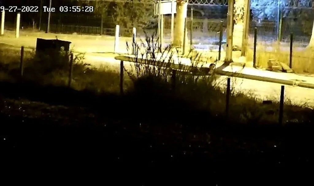 Kahraman bekçinin teröristlerle çatıştığı anlar kamerada