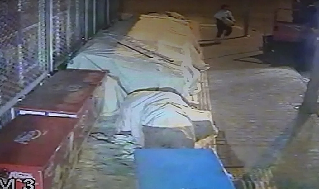 Kamyonla gelip bir torba patates çaldı