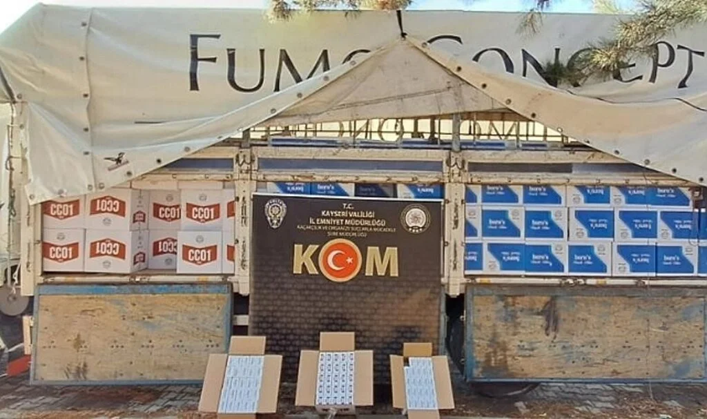 Kamyonla getirilen makaronlar piyasaya sürülmeden yakalandı