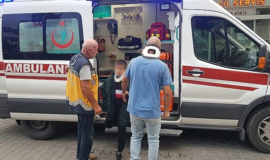 Karabük'te devrilen otomobildeki 2'si çocuk 3 kişi yaralandı