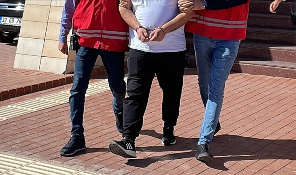 Karadağ'da kırmızı bültenle aranan suç örgütü üyesi İstanbul'da yakalandı