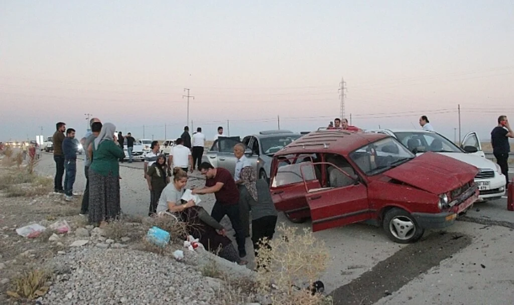 Karaman’da 4 araçlı zincirleme kaza: 4 yaralı