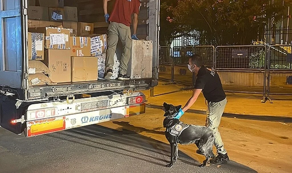 Kargo tırında 56 kilo 200 gram esrar ele geçirildi