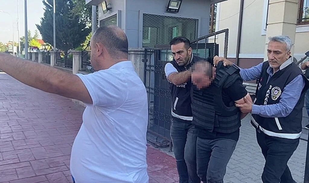 Karısını defalarca bıçaklayan cani koca adliyeye sevk edildi