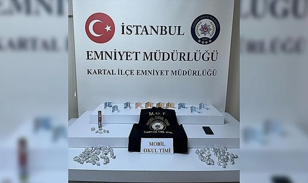 Kartal’da okul önüne uyuşturucu satan şüpheli yakalandı